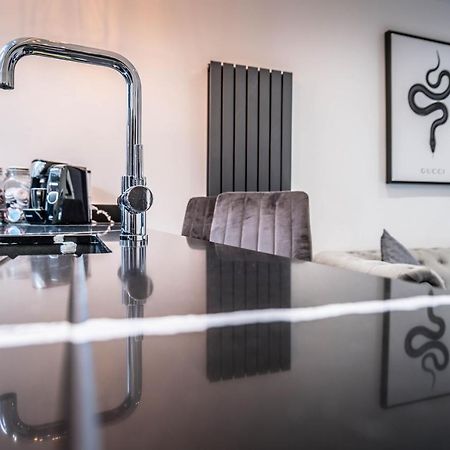 Luxury Royal Mile Boutique 2Bedroom Apartment Edinburgh Bagian luar foto