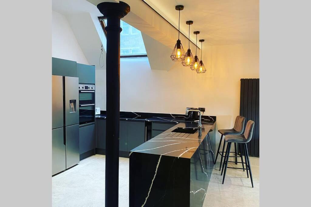 Luxury Royal Mile Boutique 2Bedroom Apartment Edinburgh Bagian luar foto