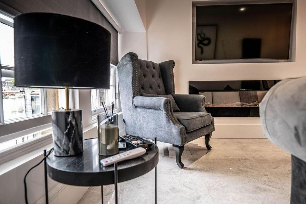 Luxury Royal Mile Boutique 2Bedroom Apartment Edinburgh Bagian luar foto