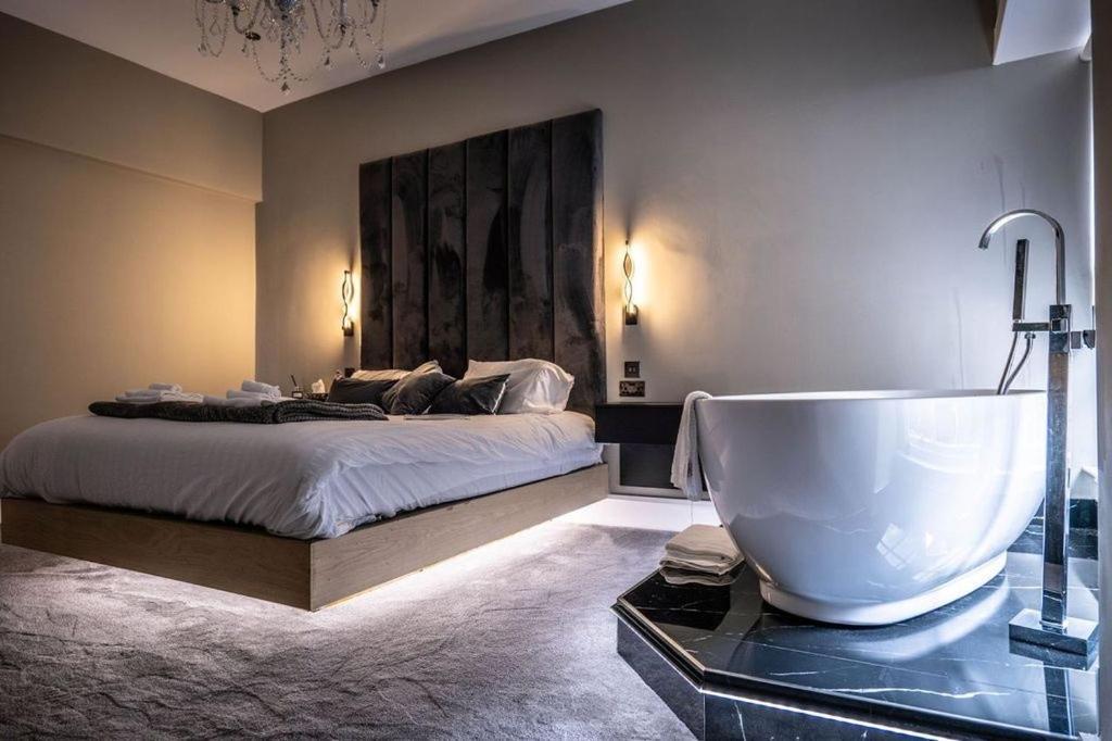 Luxury Royal Mile Boutique 2Bedroom Apartment Edinburgh Bagian luar foto