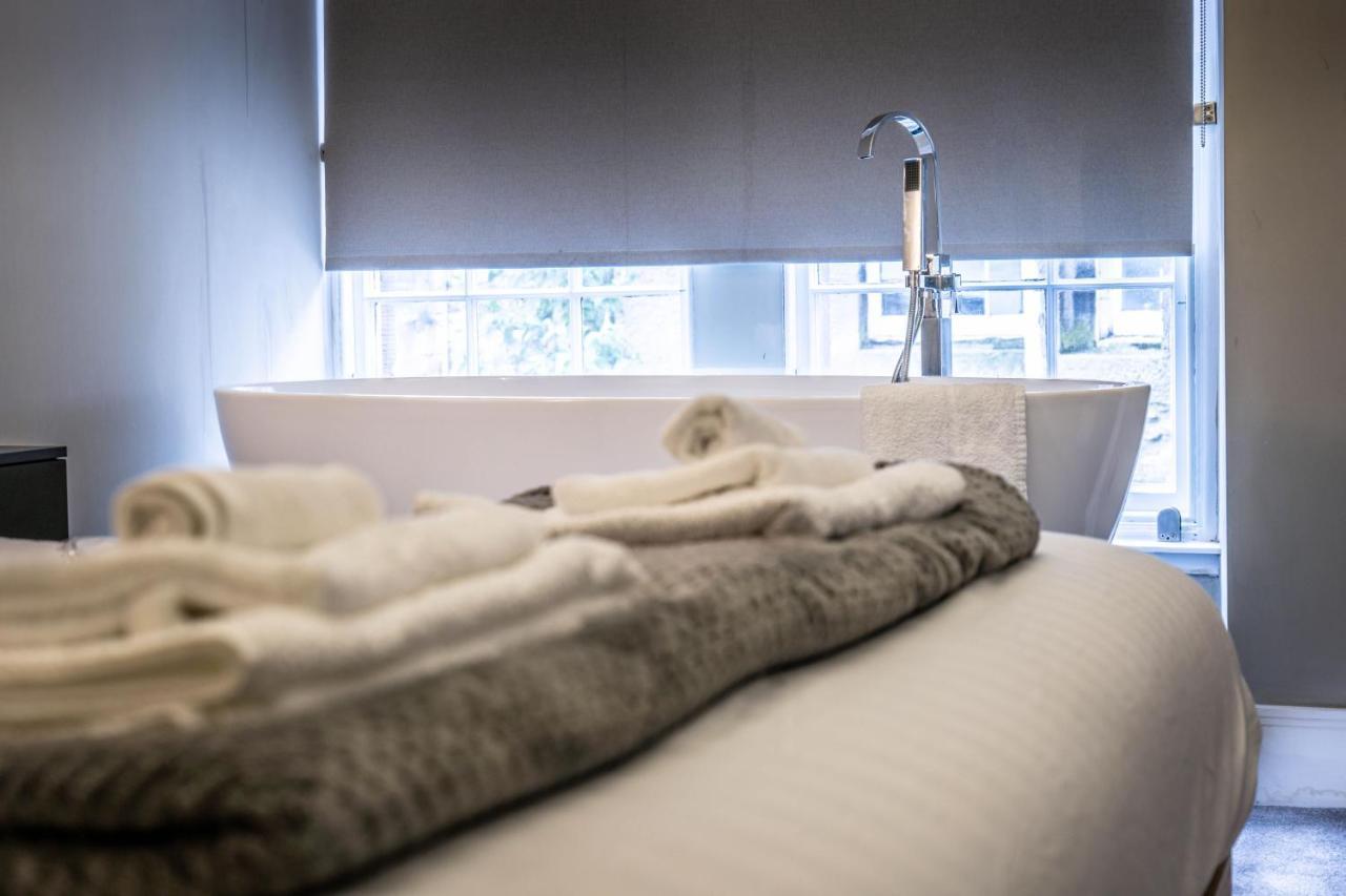 Luxury Royal Mile Boutique 2Bedroom Apartment Edinburgh Bagian luar foto