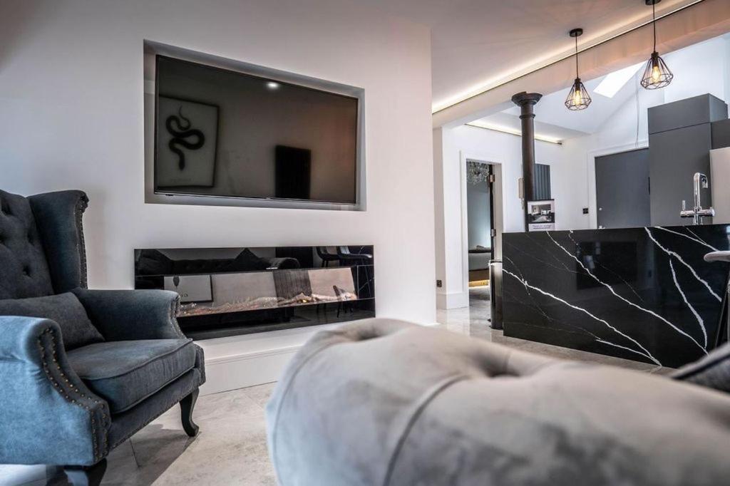 Luxury Royal Mile Boutique 2Bedroom Apartment Edinburgh Bagian luar foto