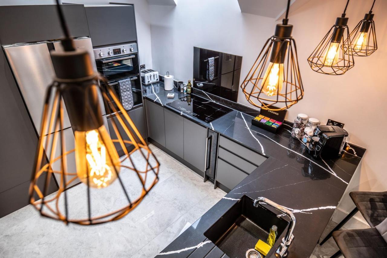 Luxury Royal Mile Boutique 2Bedroom Apartment Edinburgh Bagian luar foto
