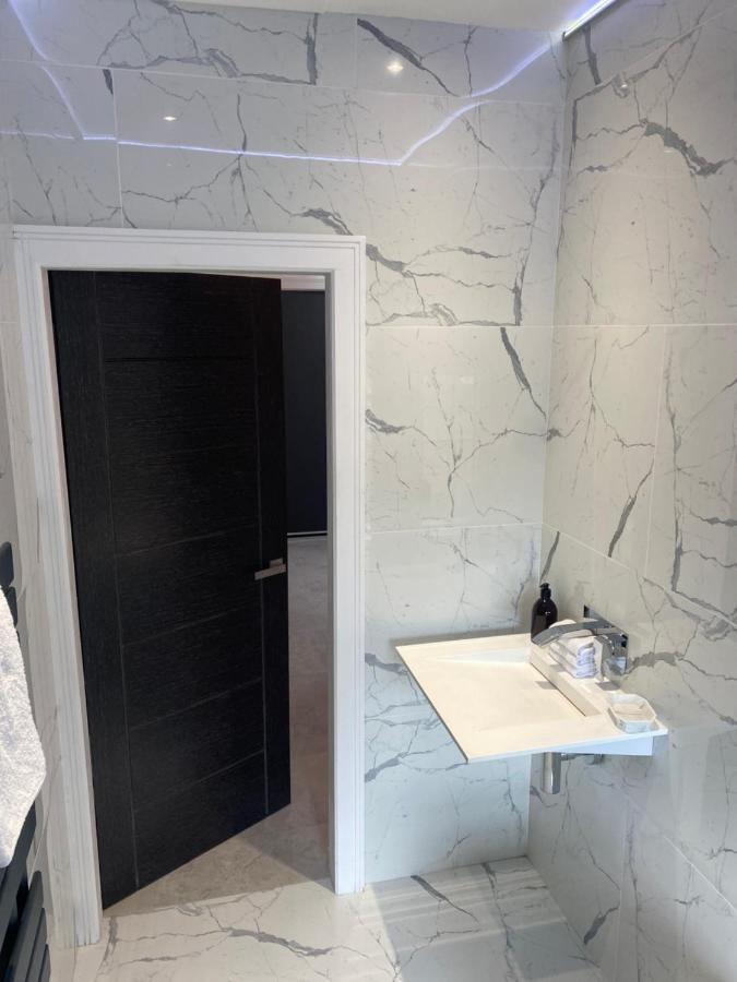 Luxury Royal Mile Boutique 2Bedroom Apartment Edinburgh Bagian luar foto