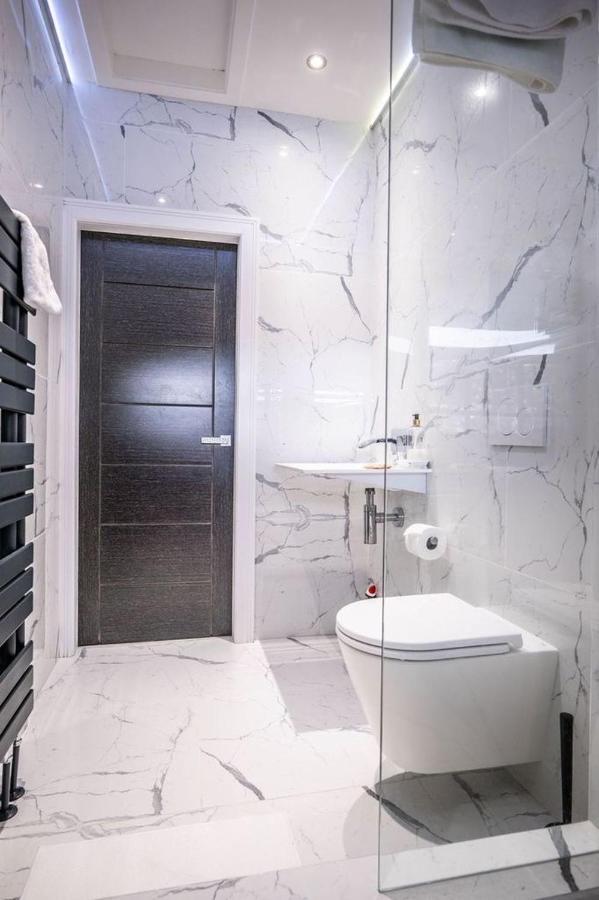 Luxury Royal Mile Boutique 2Bedroom Apartment Edinburgh Bagian luar foto